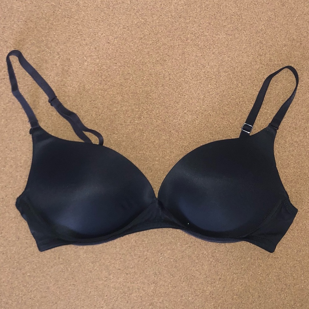 Unworn Hanes 34B Black Push Up Bra with removable straps